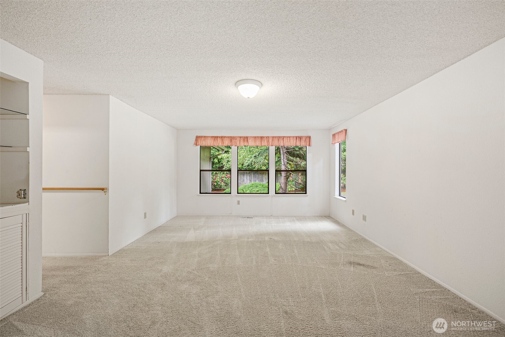 11207 Lake Steilacoom Drive SW