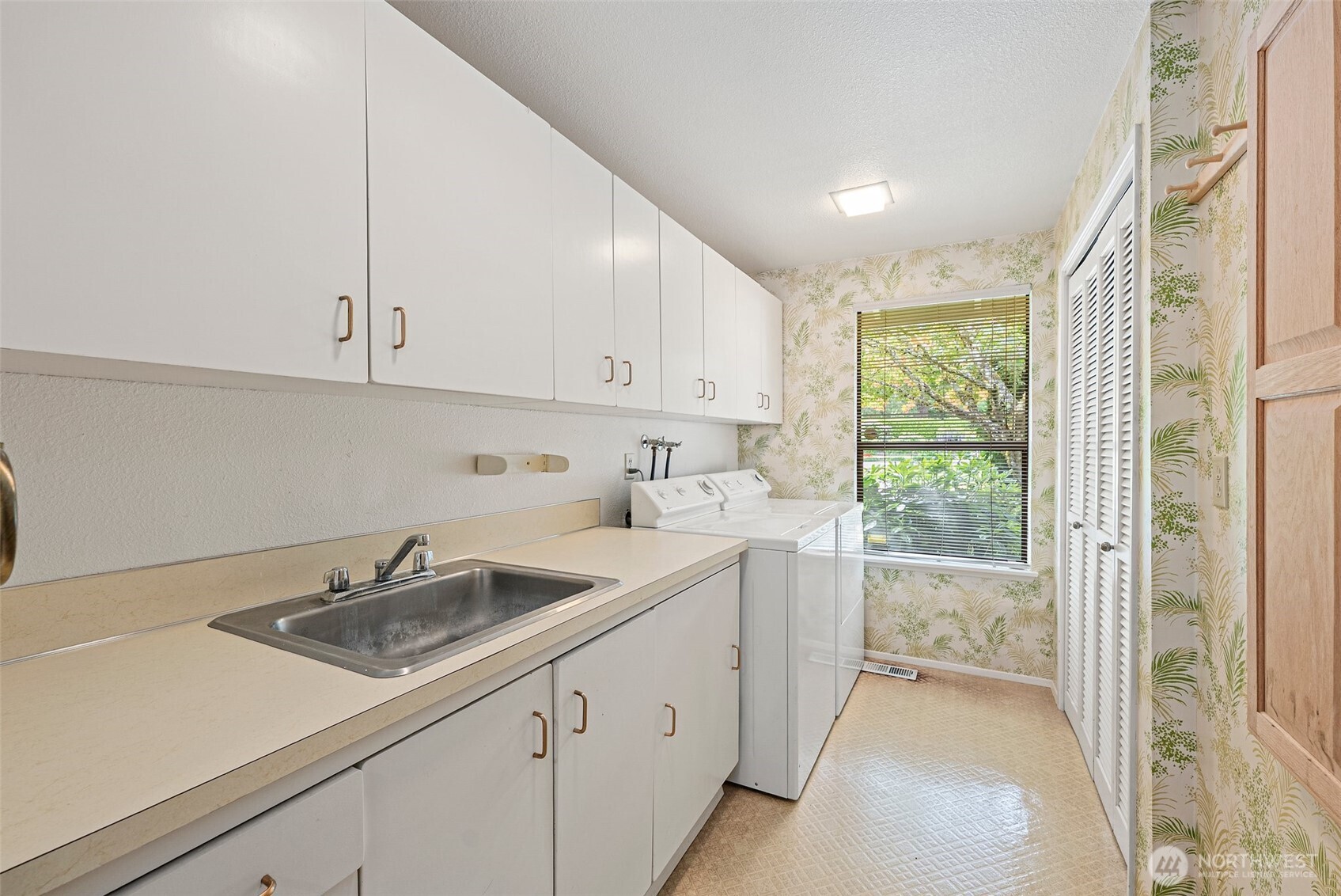 11207 Lake Steilacoom Drive SW