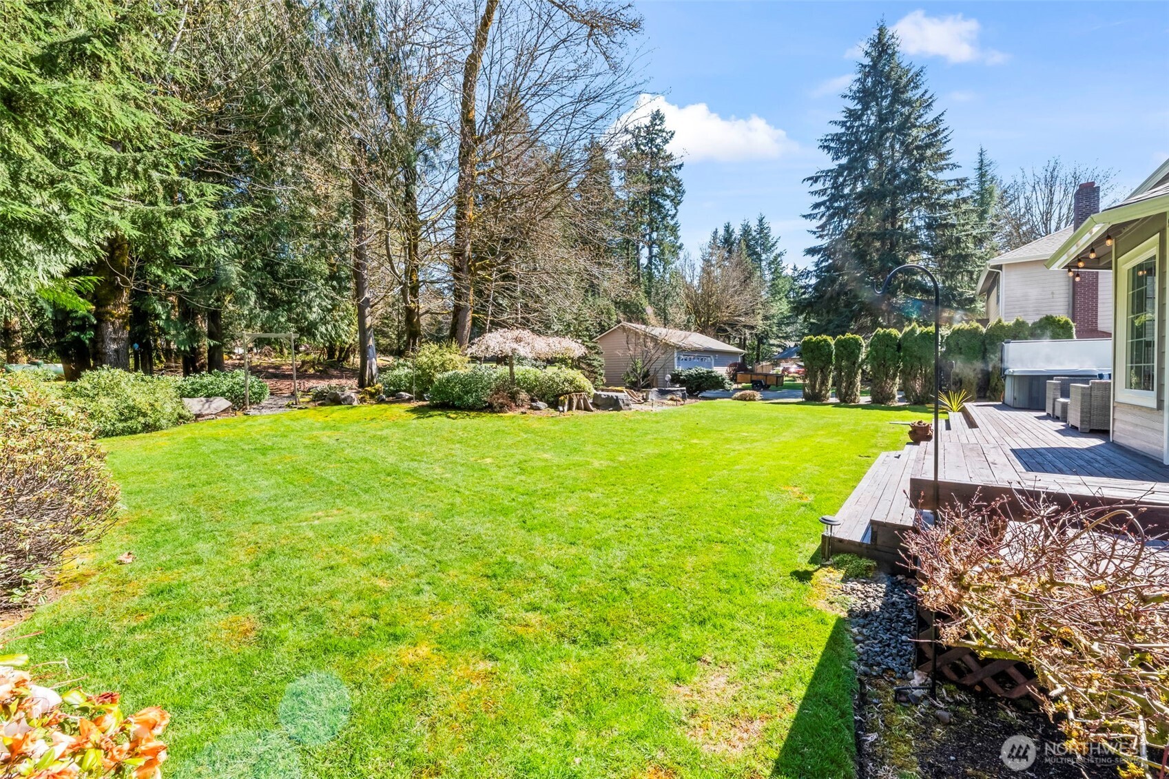 2016 Golden Maples Court NW