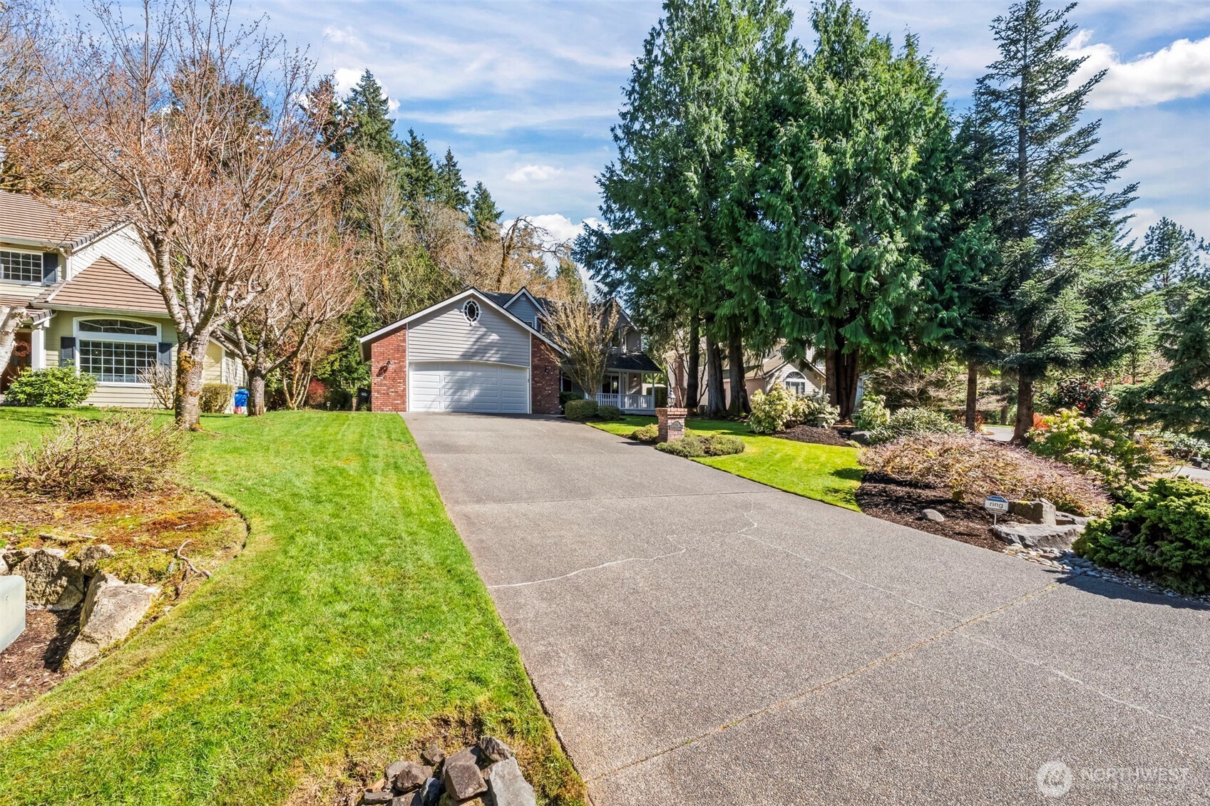 2016 Golden Maples Court NW