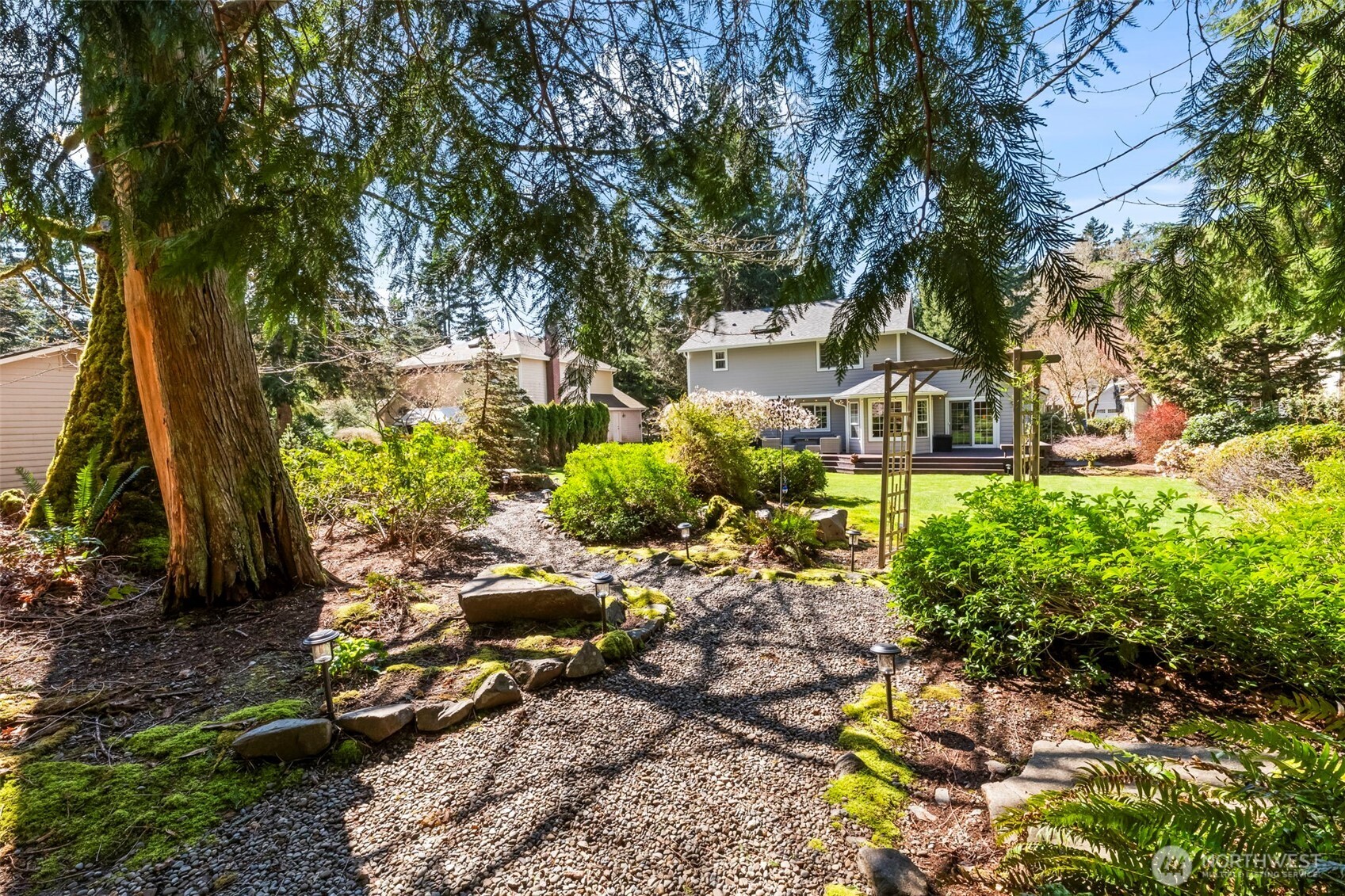 2016 Golden Maples Court NW