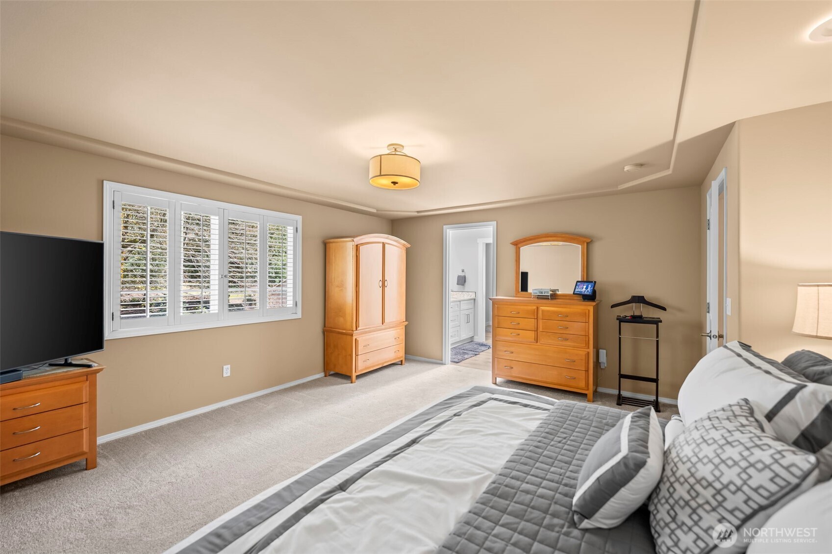 2016 Golden Maples Court NW