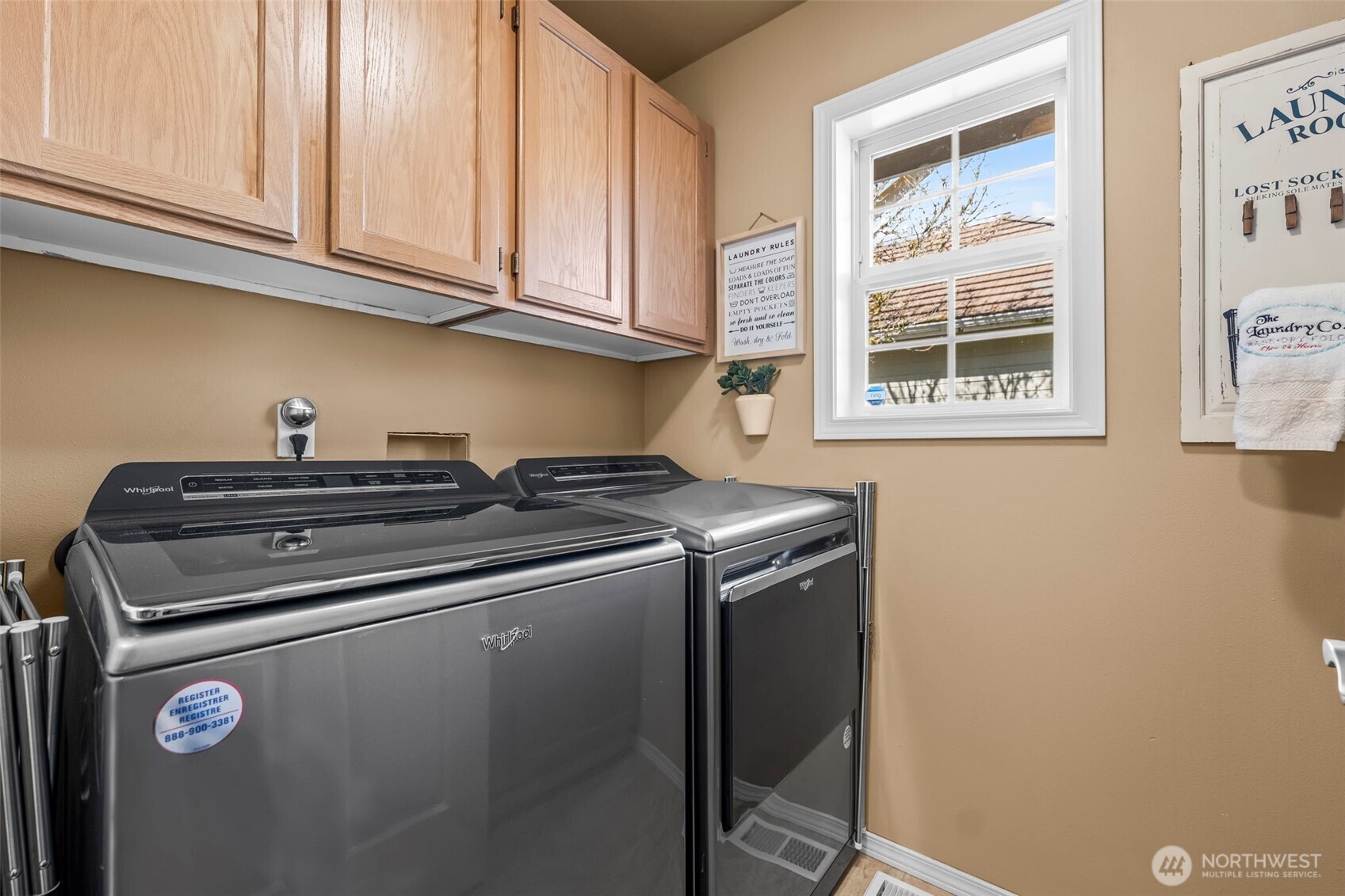 2016 Golden Maples Court NW