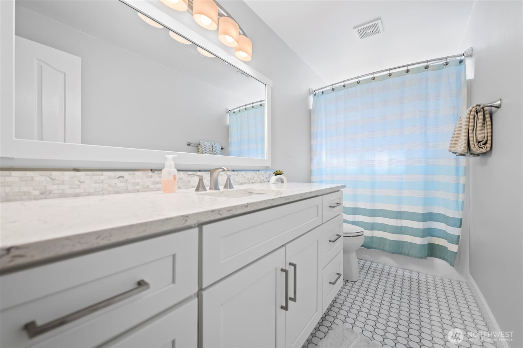 2016 Golden Maples Court NW