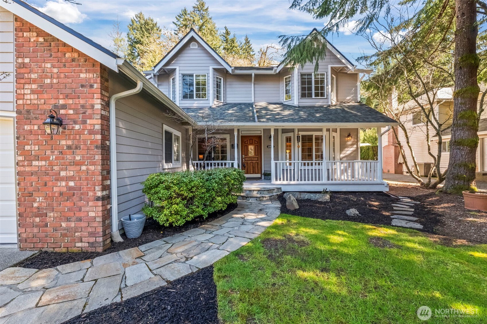 2016 Golden Maples Court NW