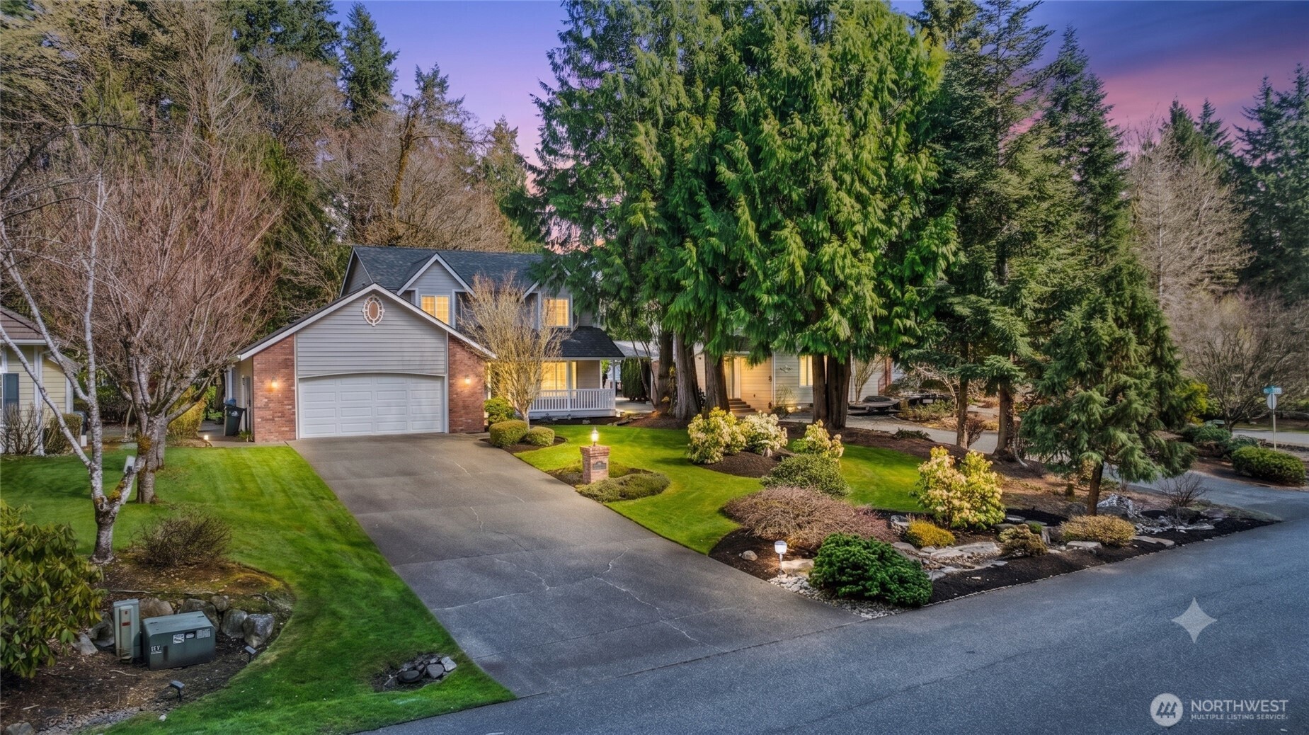2016 Golden Maples Court NW