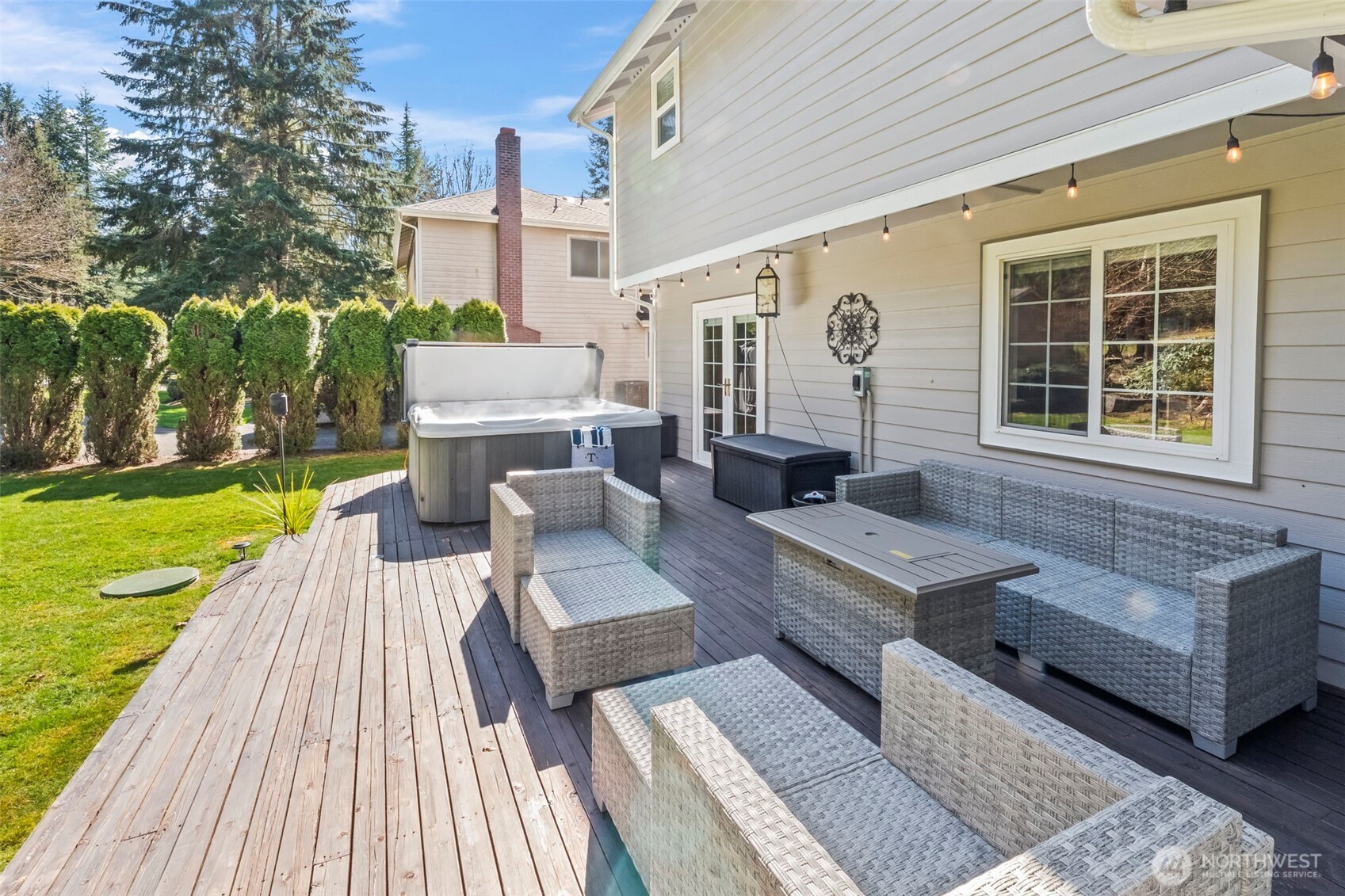 2016 Golden Maples Court NW