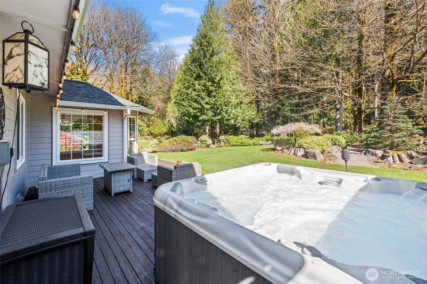 2016 Golden Maples Court NW