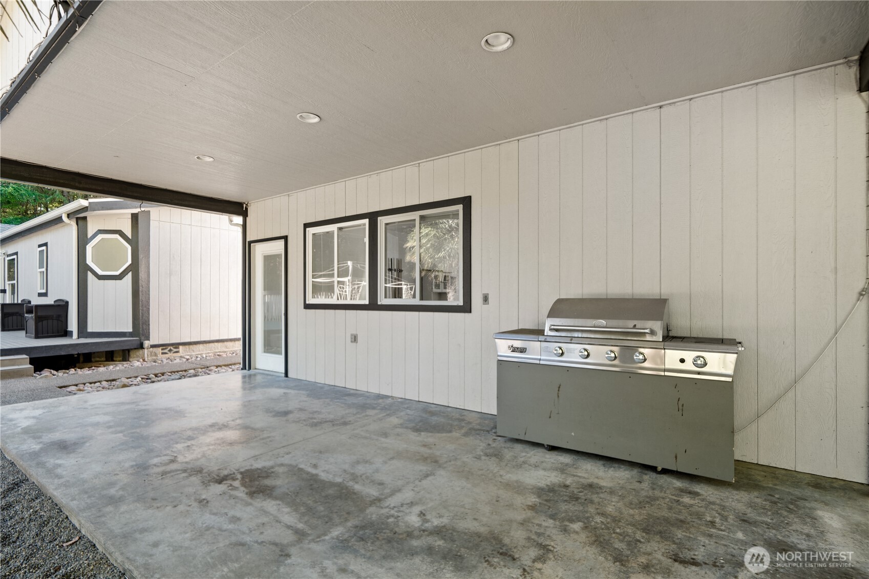 5187 SW Paradise Lane