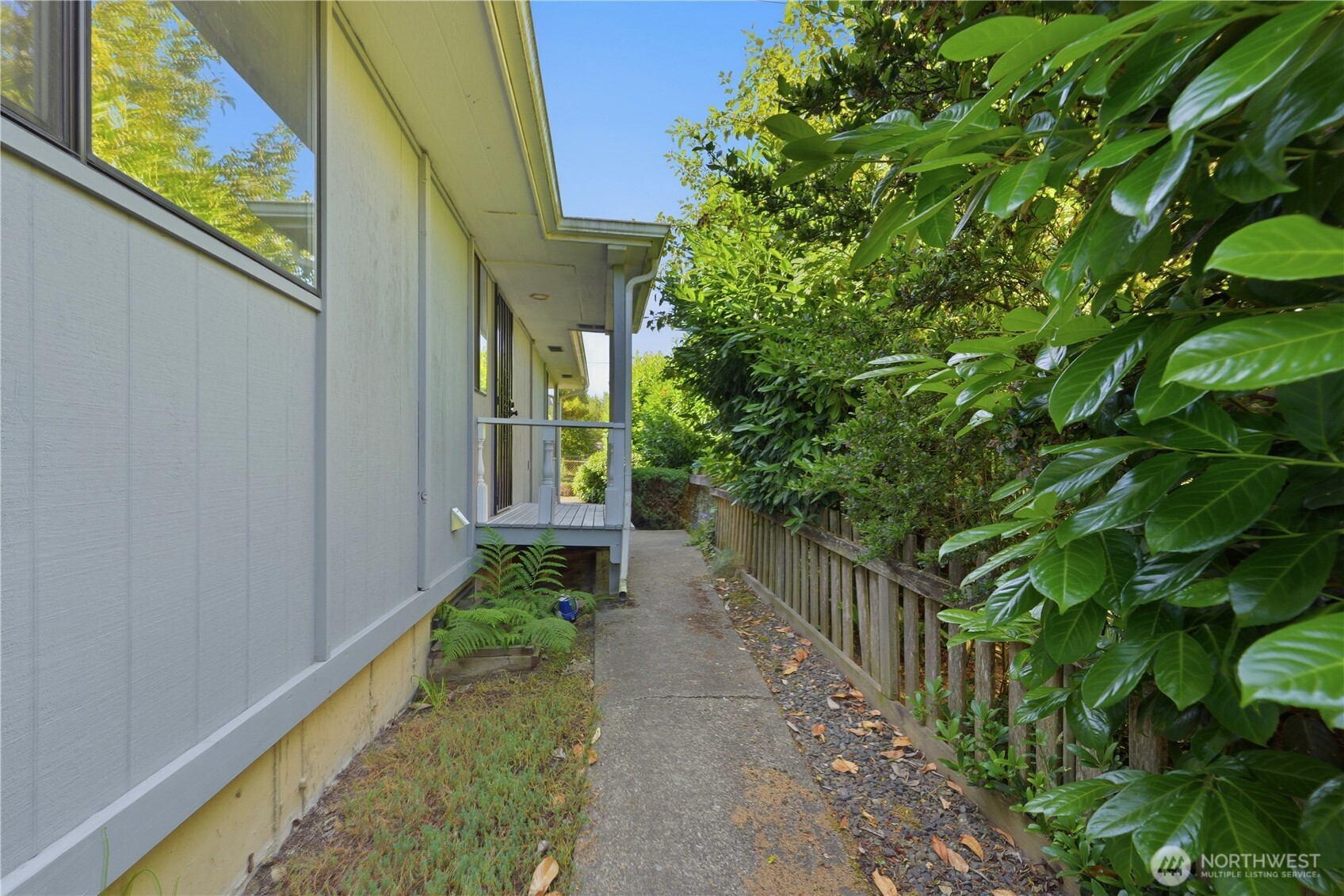 207 E E 84th St Street