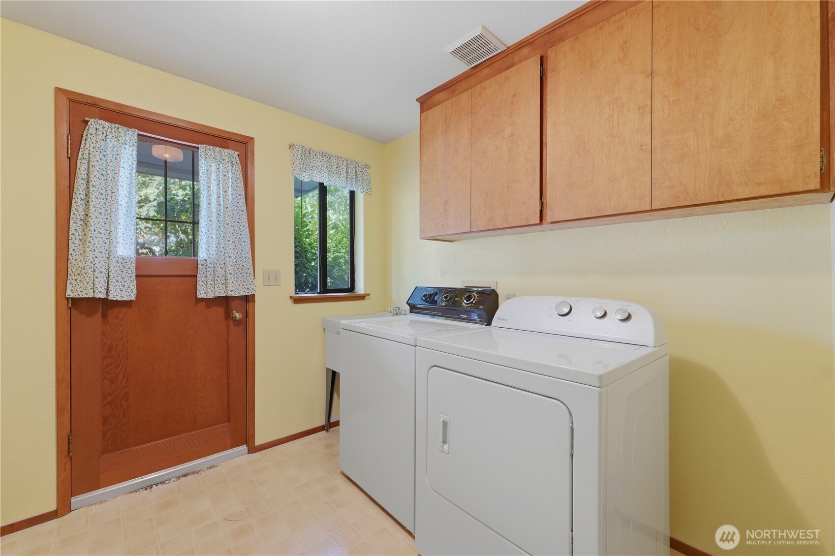 207 E E 84th St Street