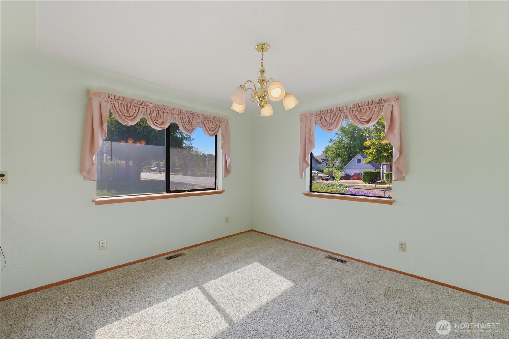 207 E E 84th St Street