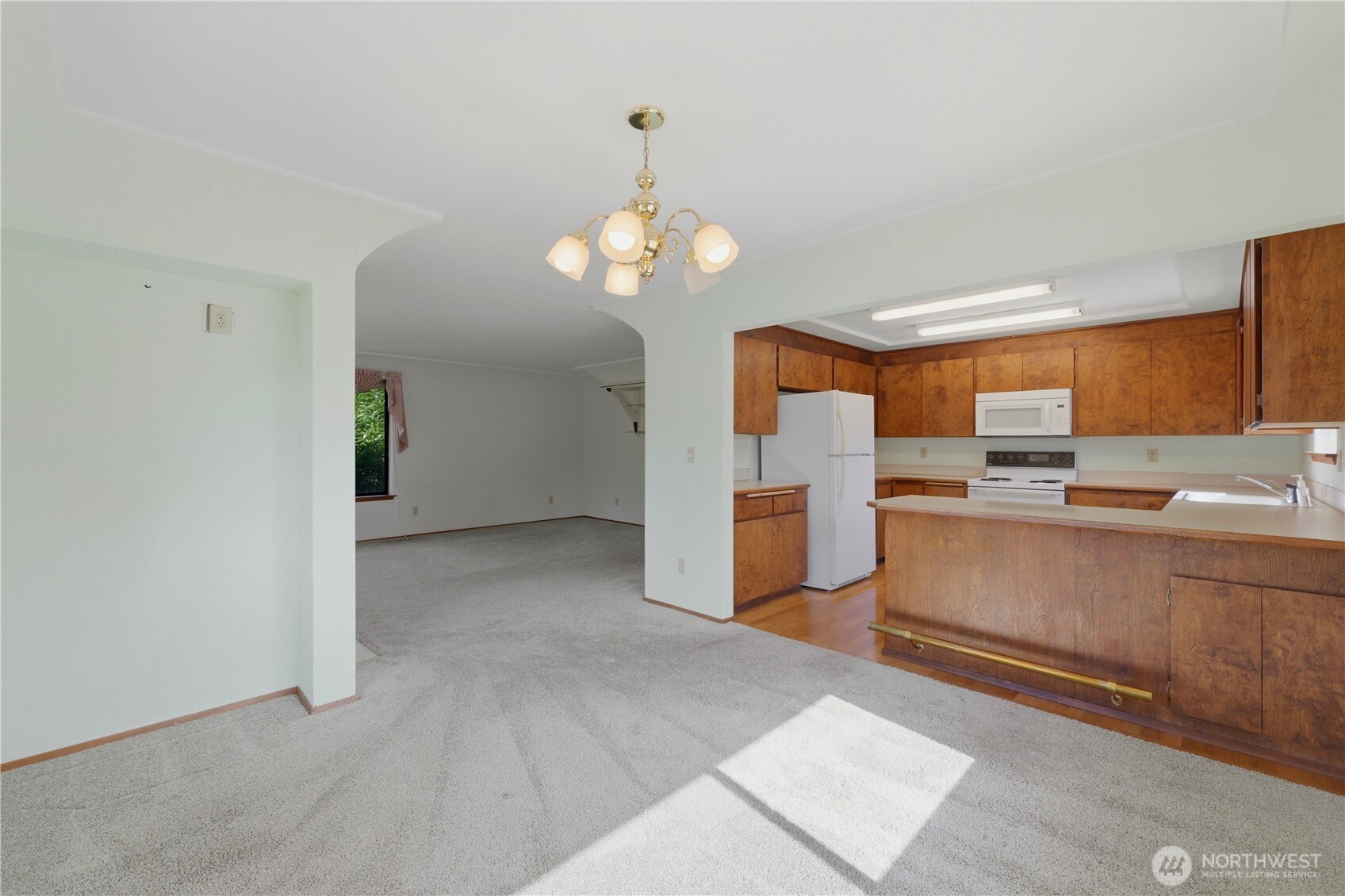 207 E E 84th St Street