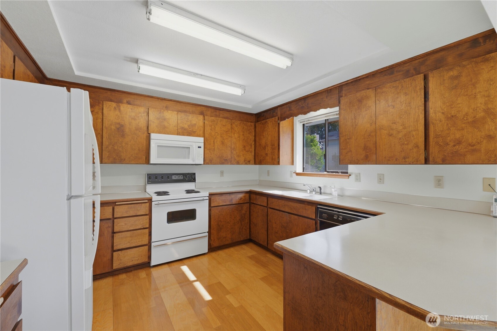 207 E E 84th St Street