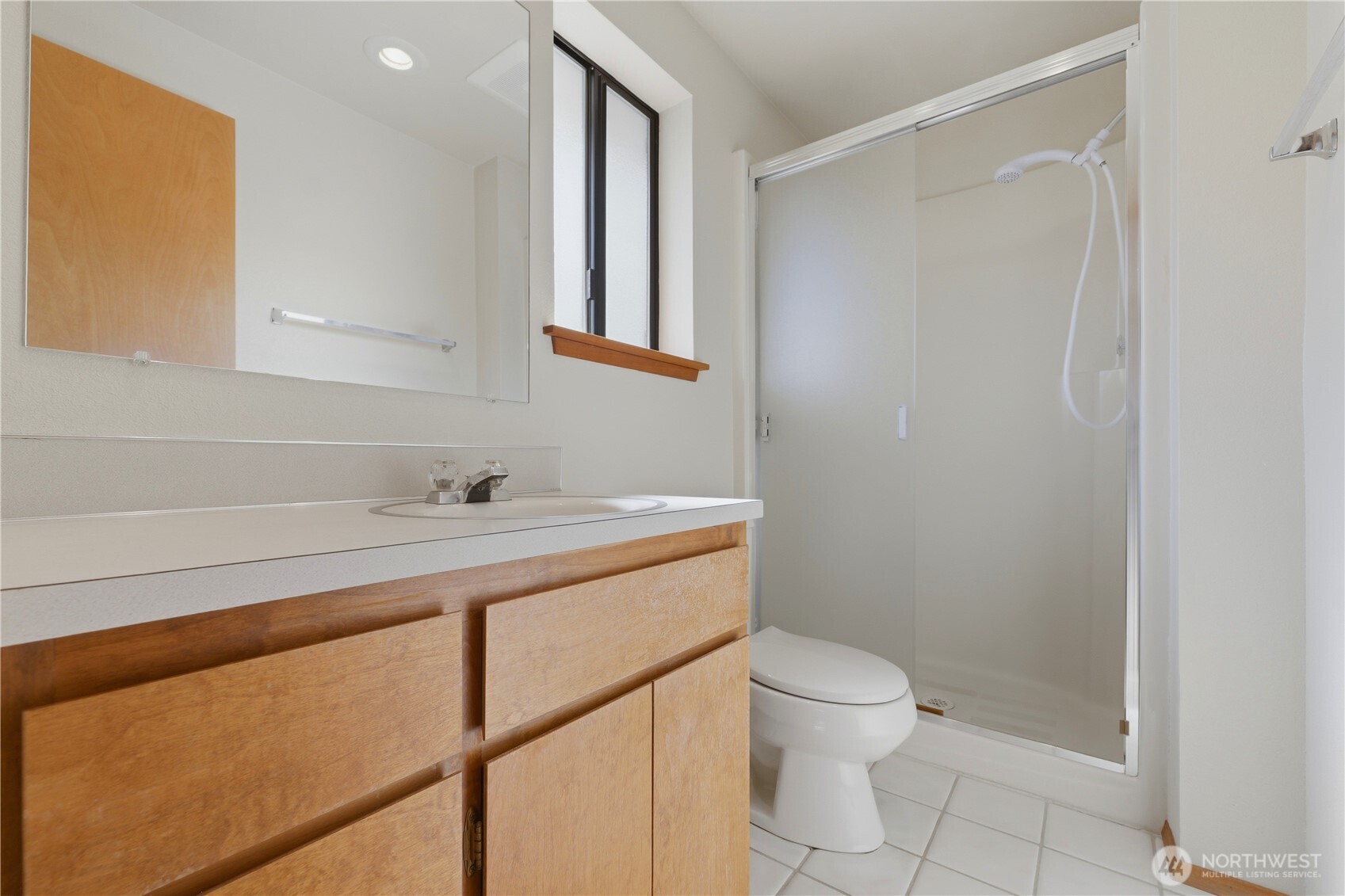 207 E E 84th St Street