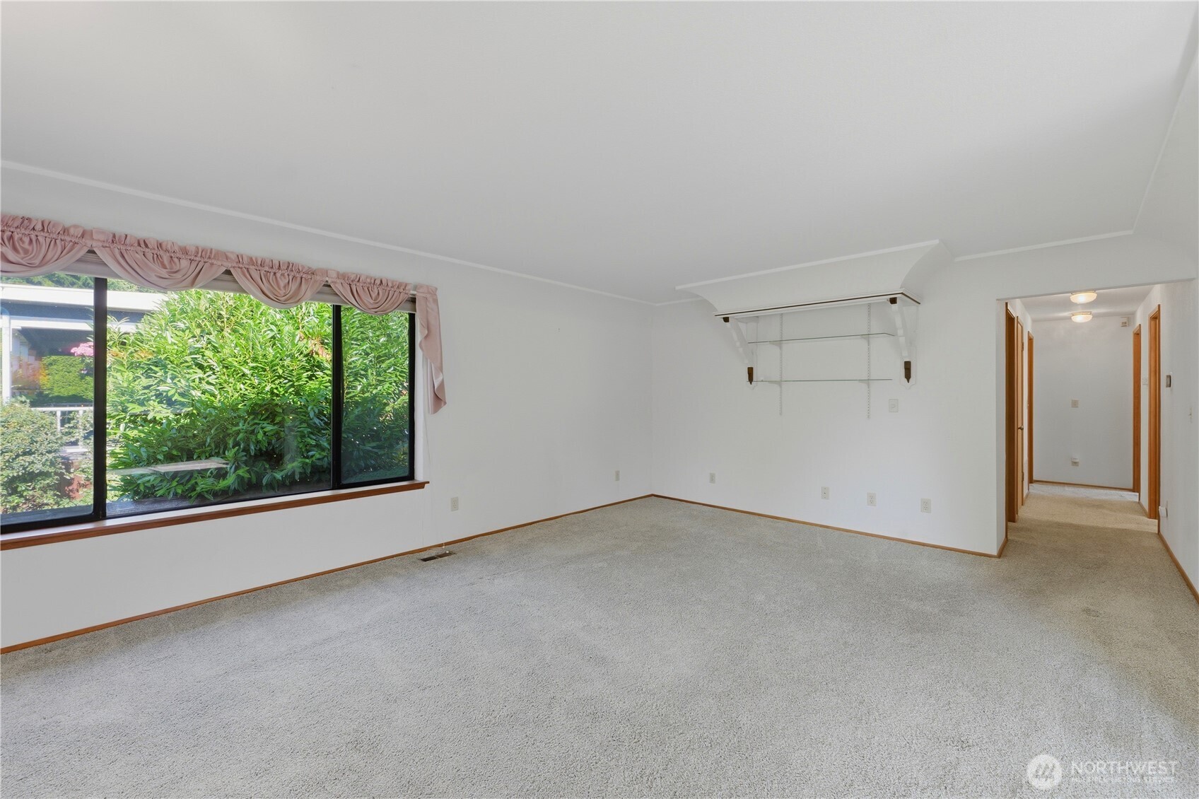 207 E E 84th St Street