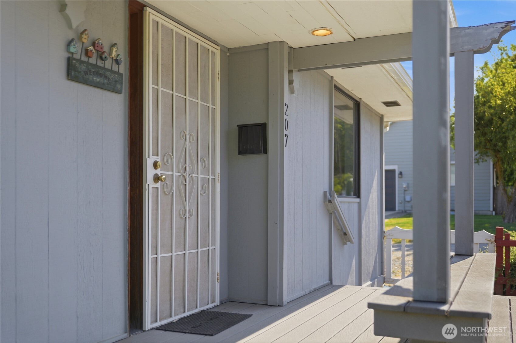 207 E E 84th St Street