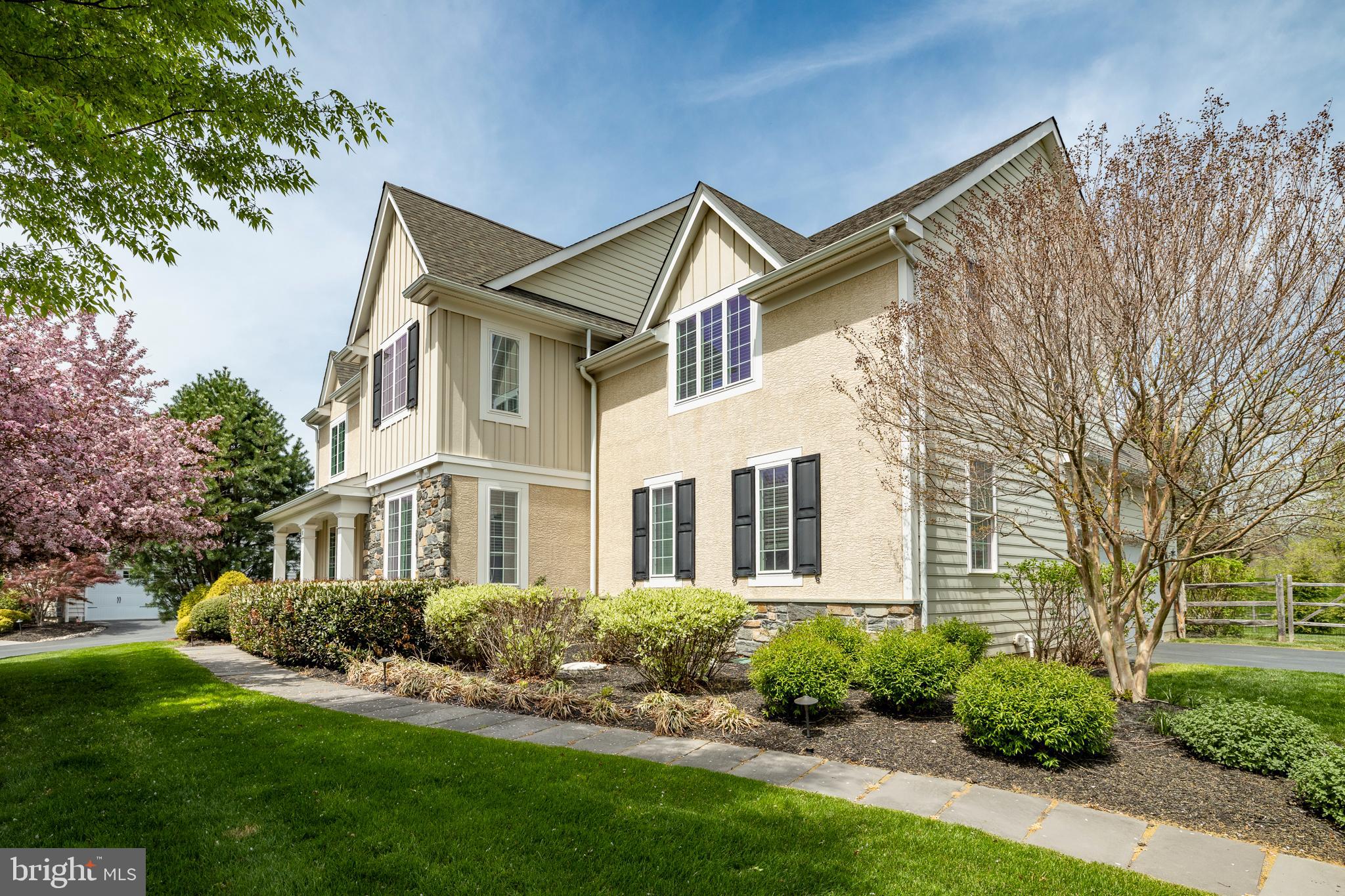8 Fallbrook Ln