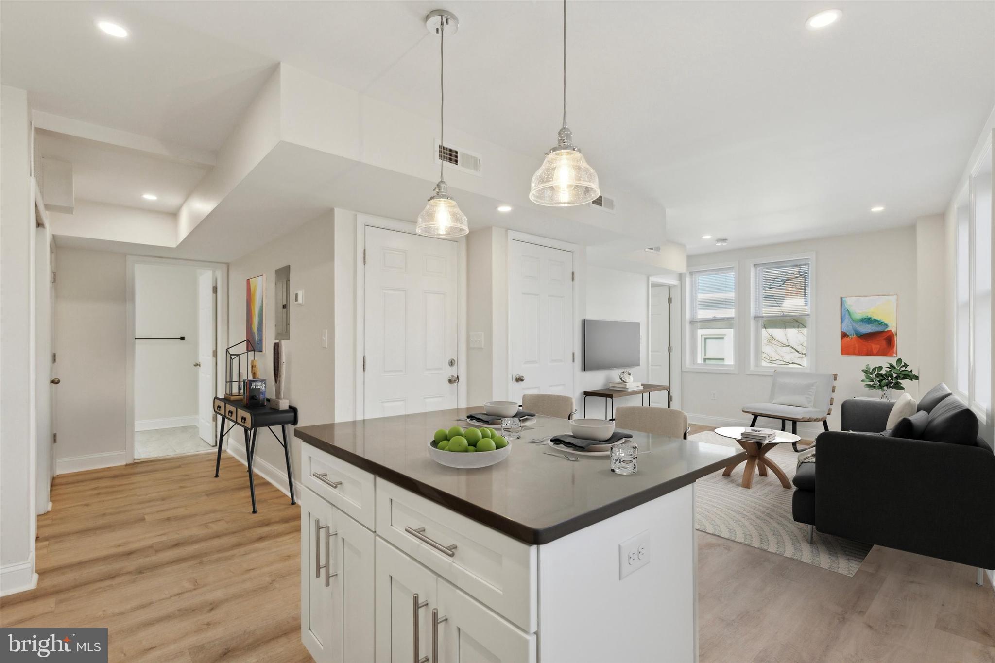 137 E. SPRING AVE. 2R