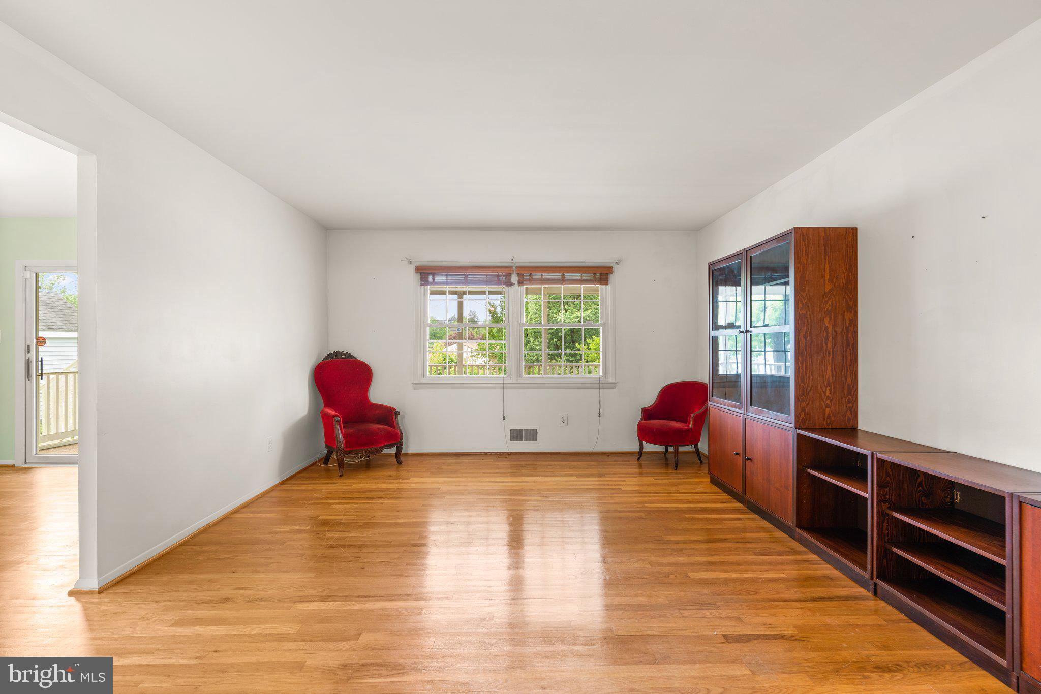 307 Bond Ave
