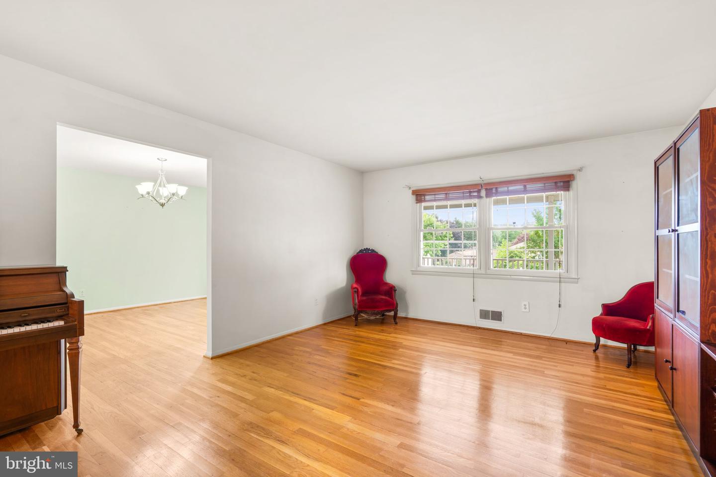 307 Bond Ave