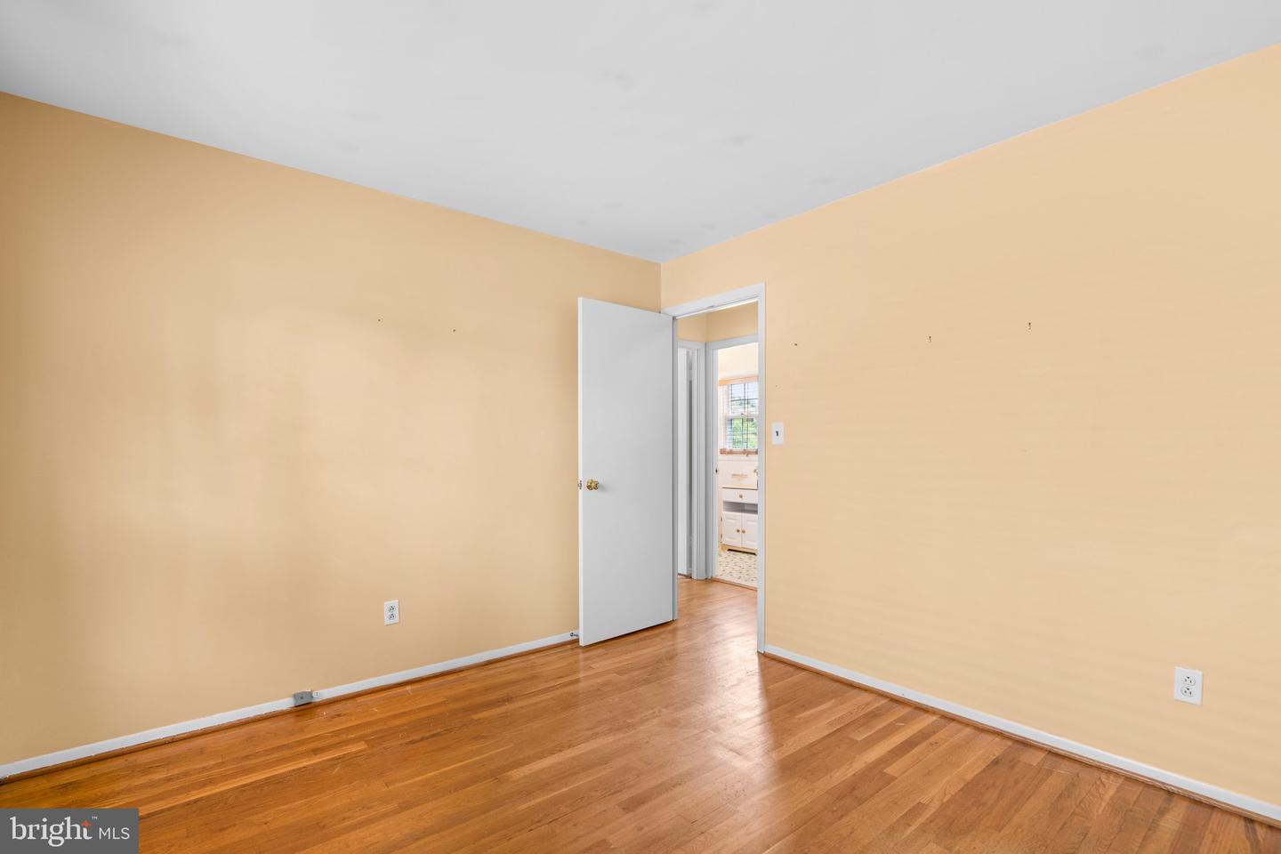 307 Bond Ave