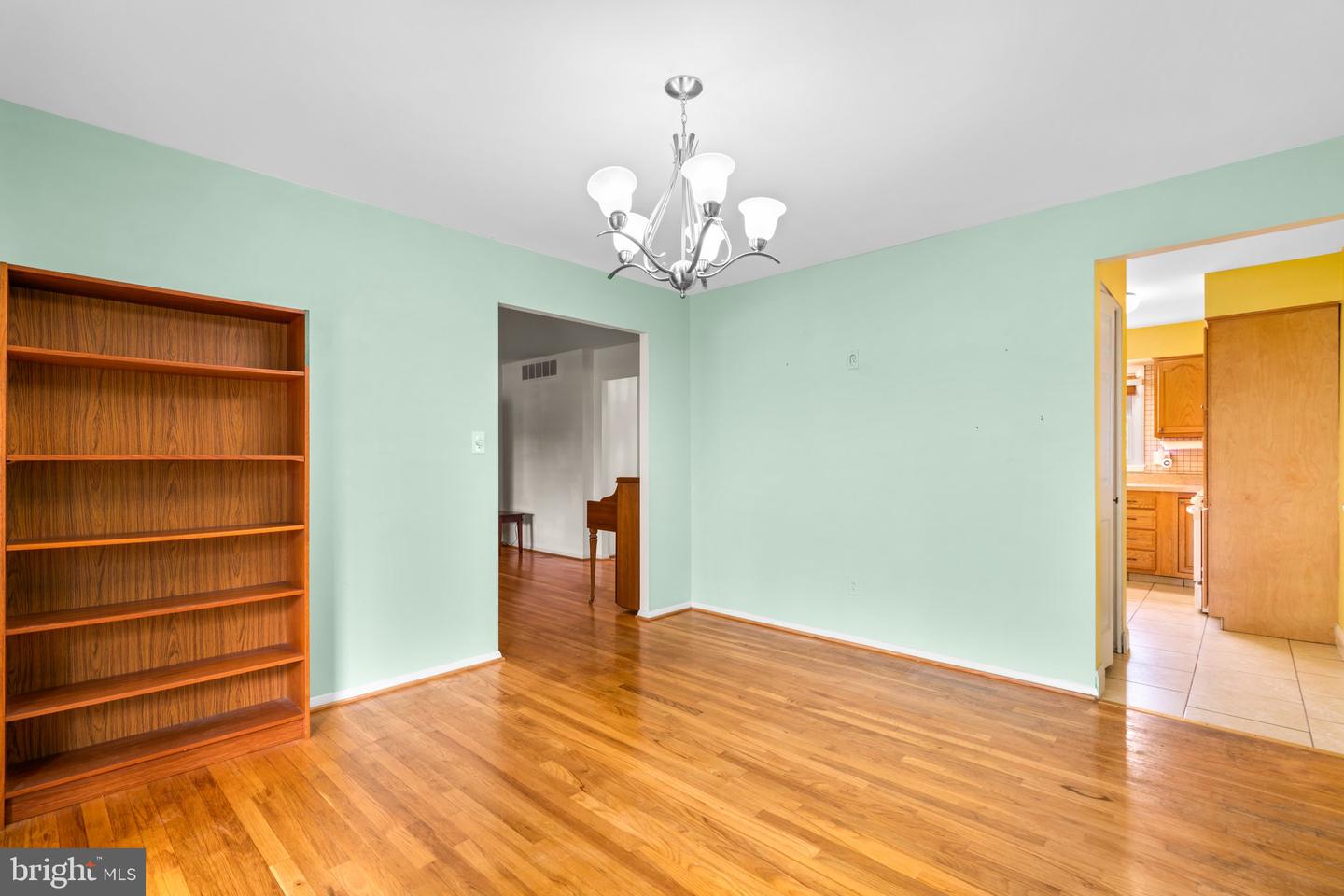 307 Bond Ave