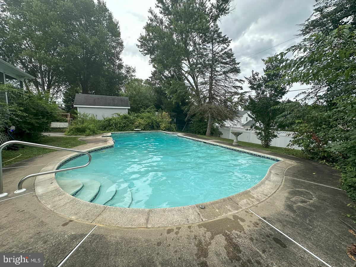 307 Bond Ave