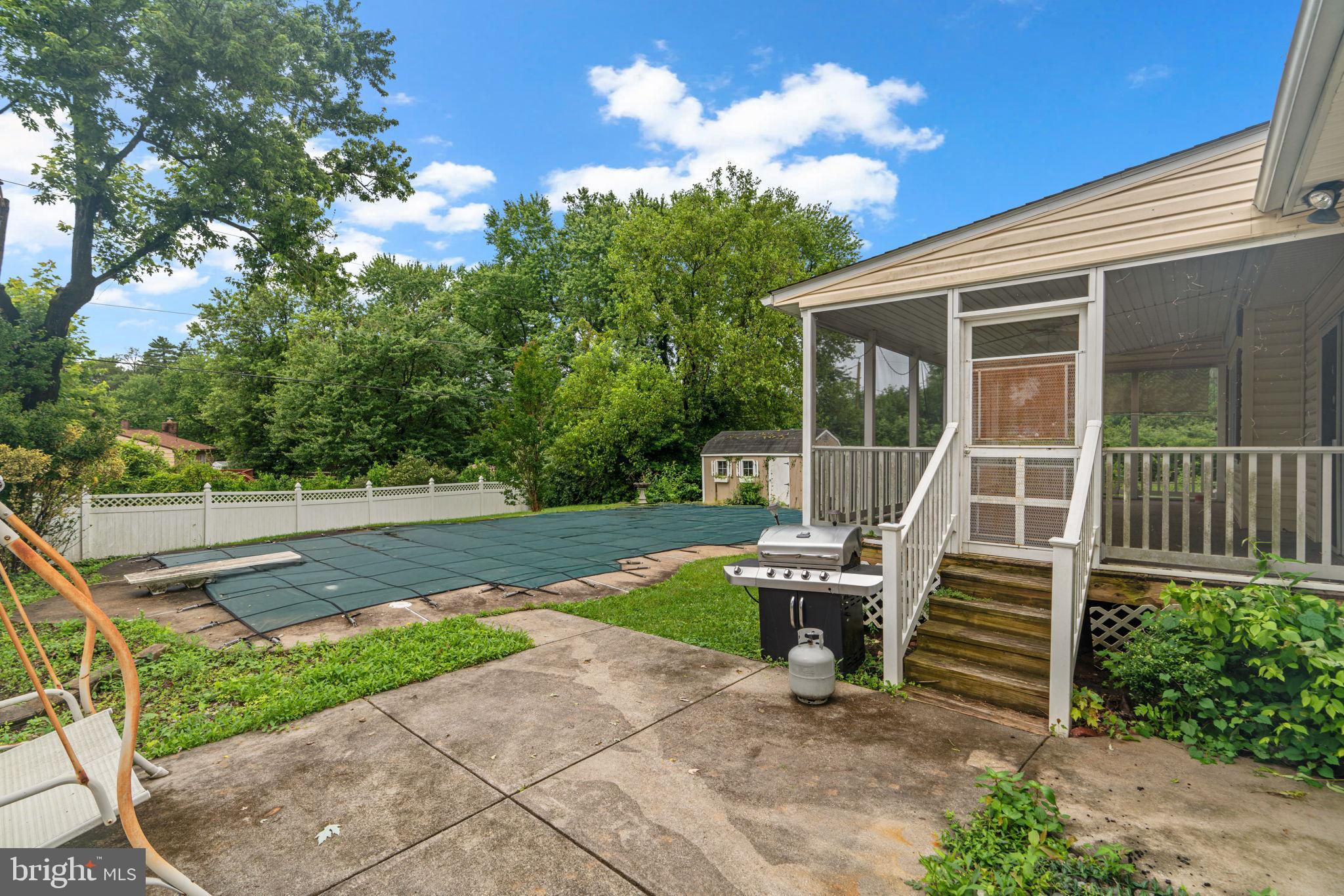 307 Bond Ave