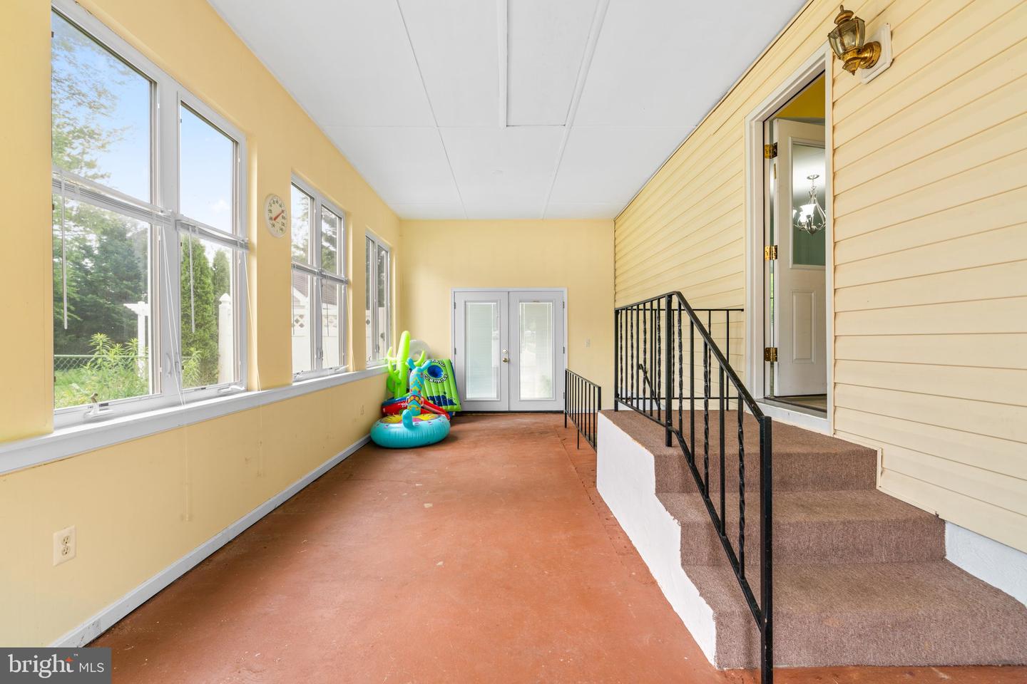 307 Bond Ave