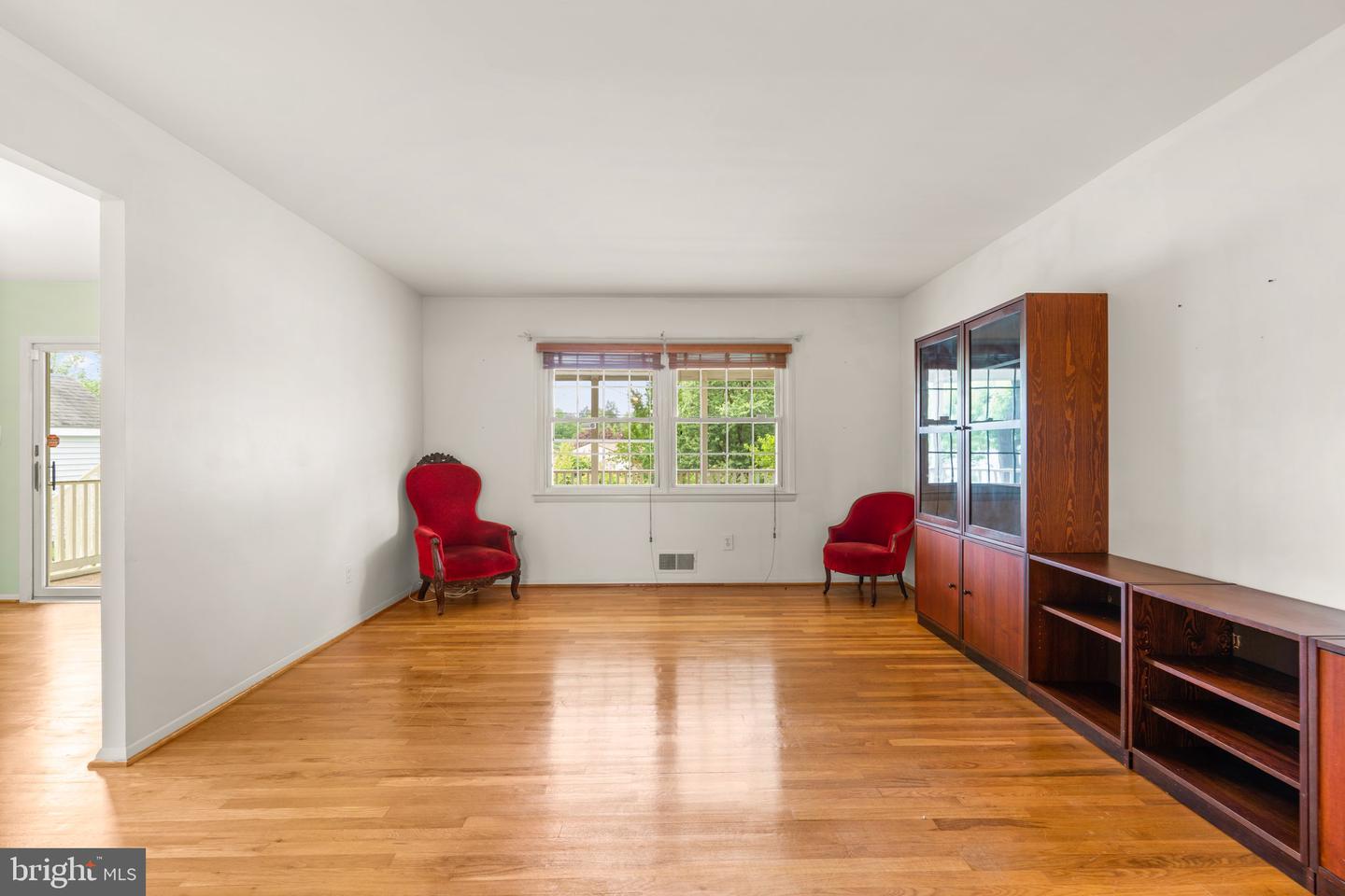 307 Bond Ave