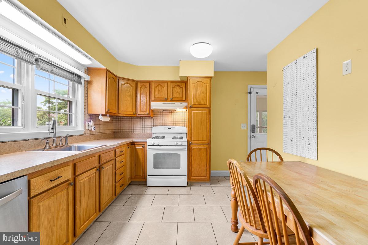 307 Bond Ave