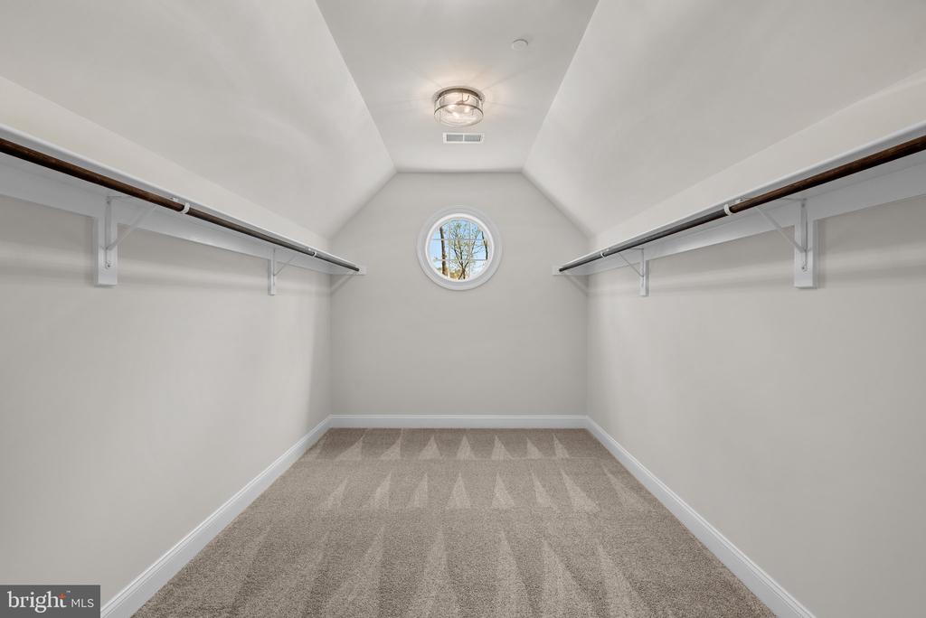 127 NOB HILL PARK DRIVE BENTON II