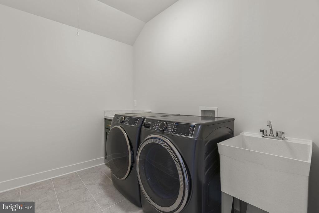 127 NOB HILL PARK DRIVE Unit: RIDGELINE