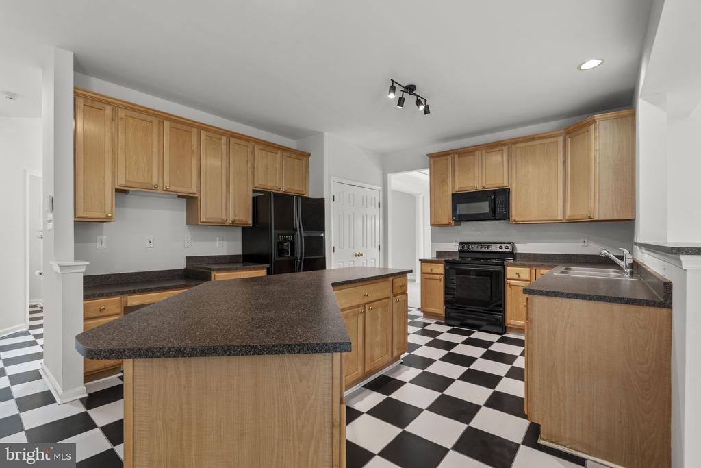 9012 FOREST OAKS ROAD