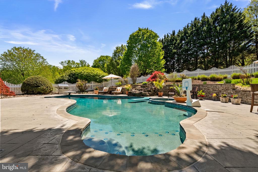 1935 BABBS COURT