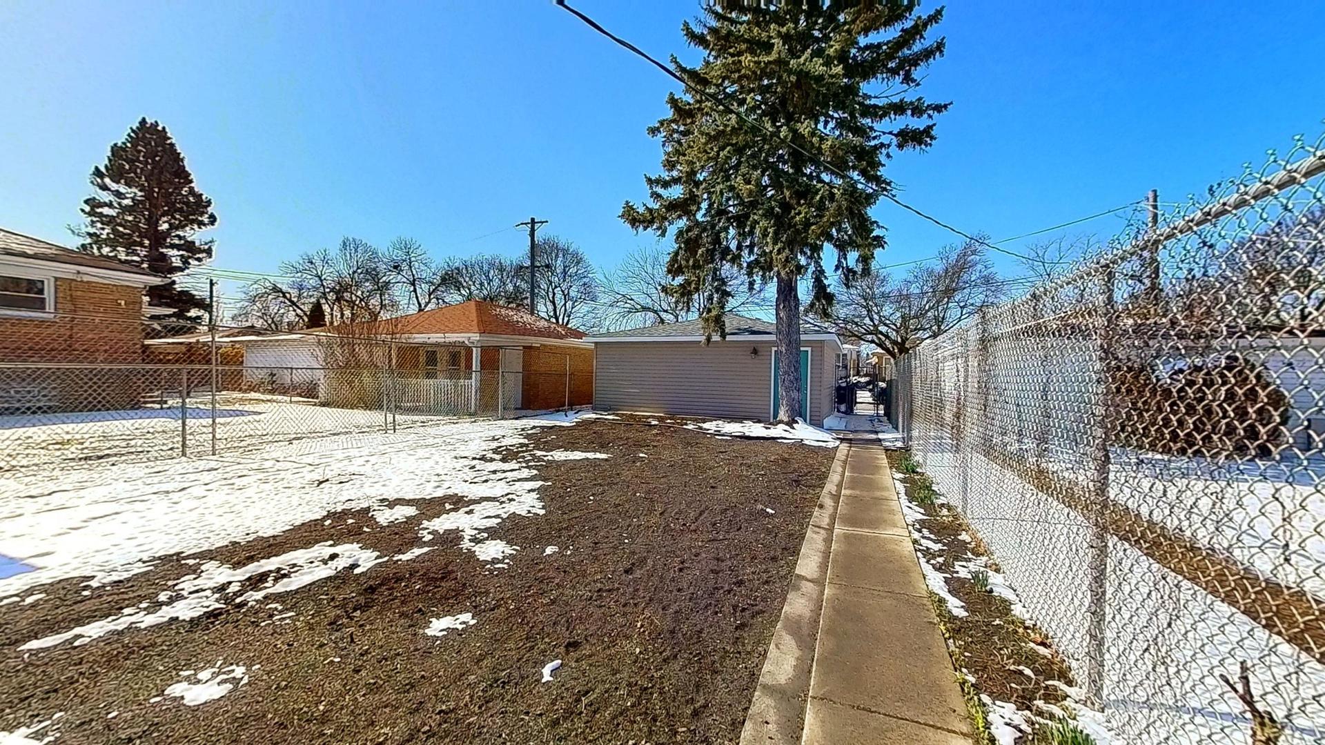 2210 W 81st Place