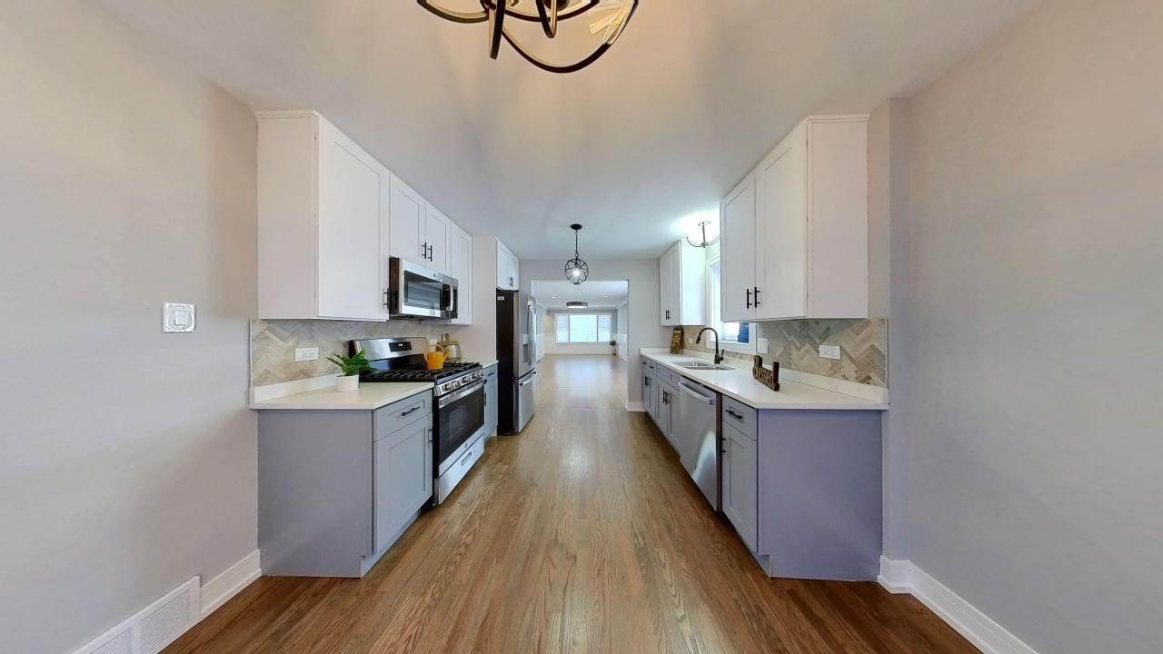 2210 W 81st Place