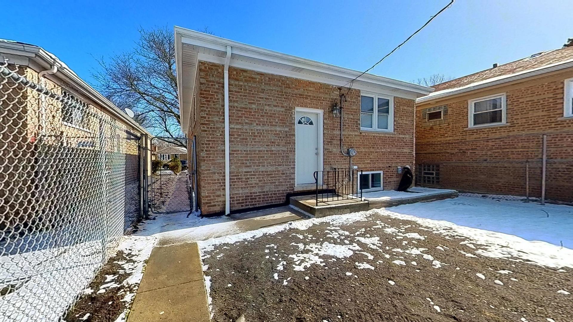 2210 W 81st Place