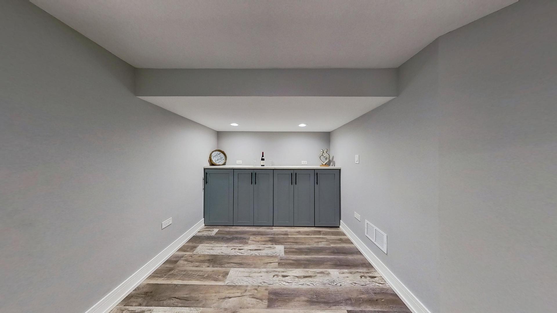 2210 W 81st Place