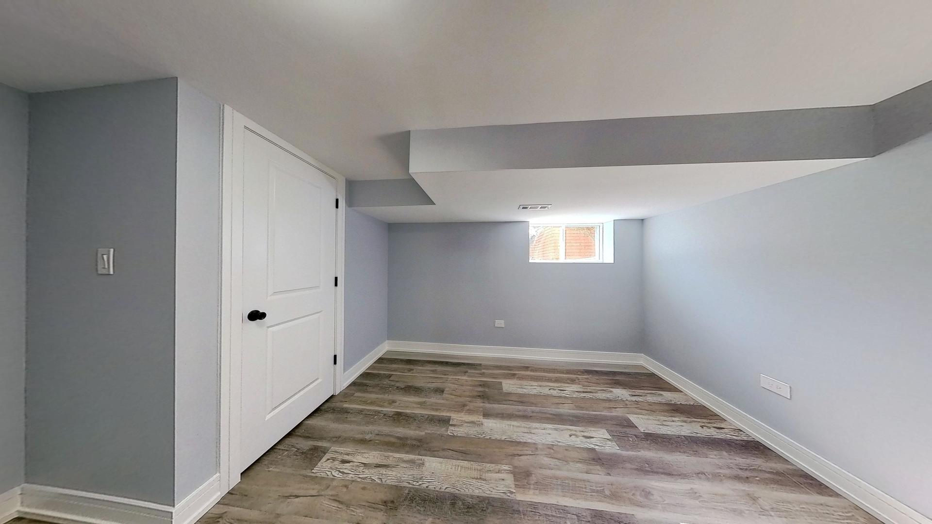 2210 W 81st Place