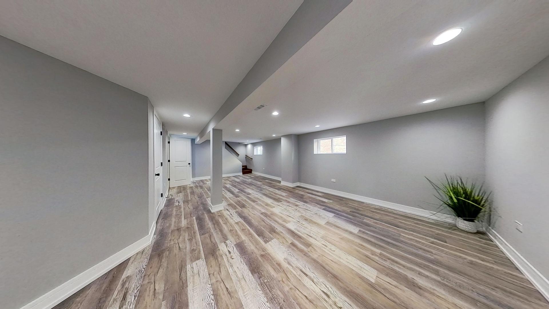 2210 W 81st Place