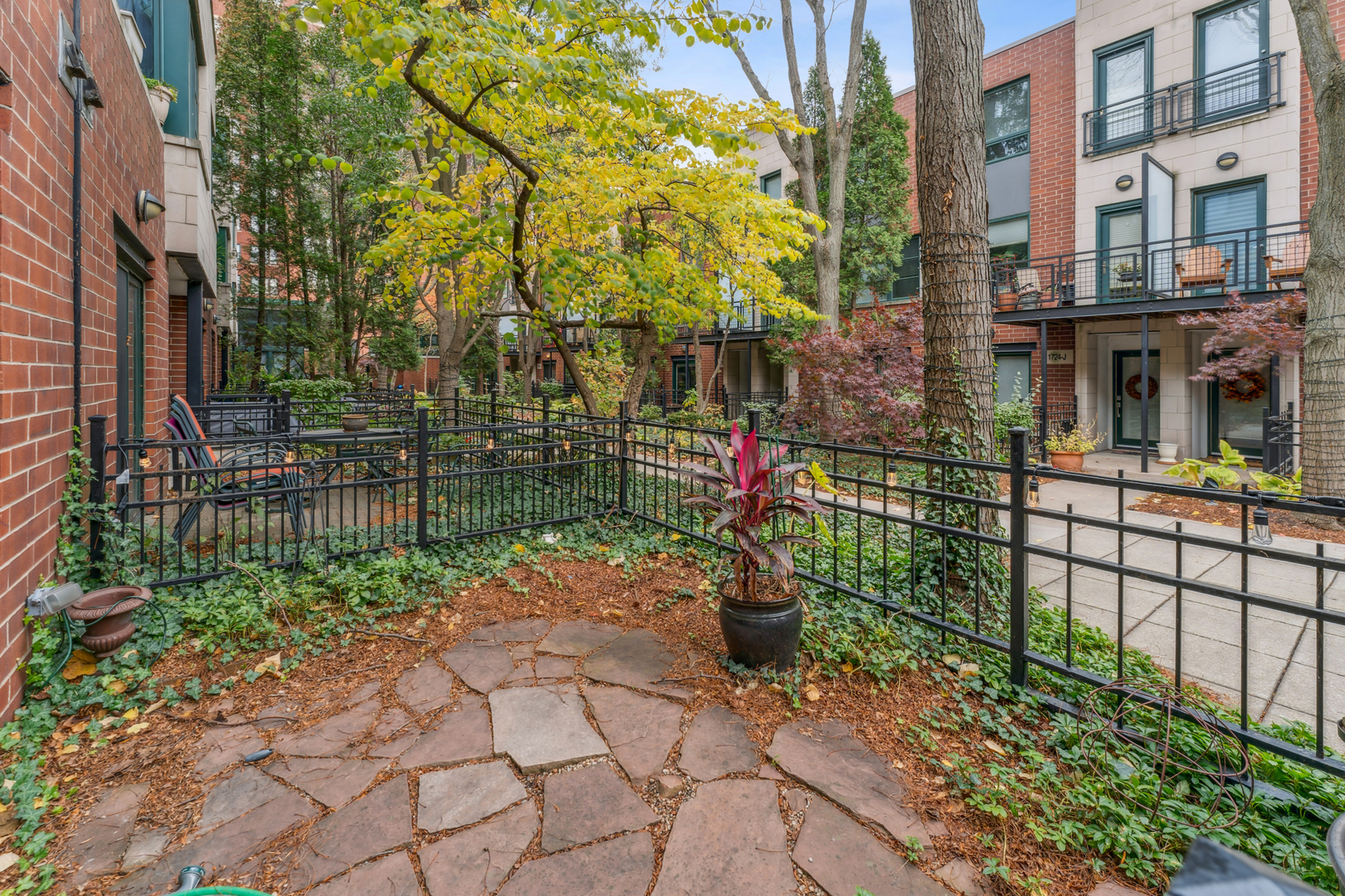 1716 E 54th Street Unit: I