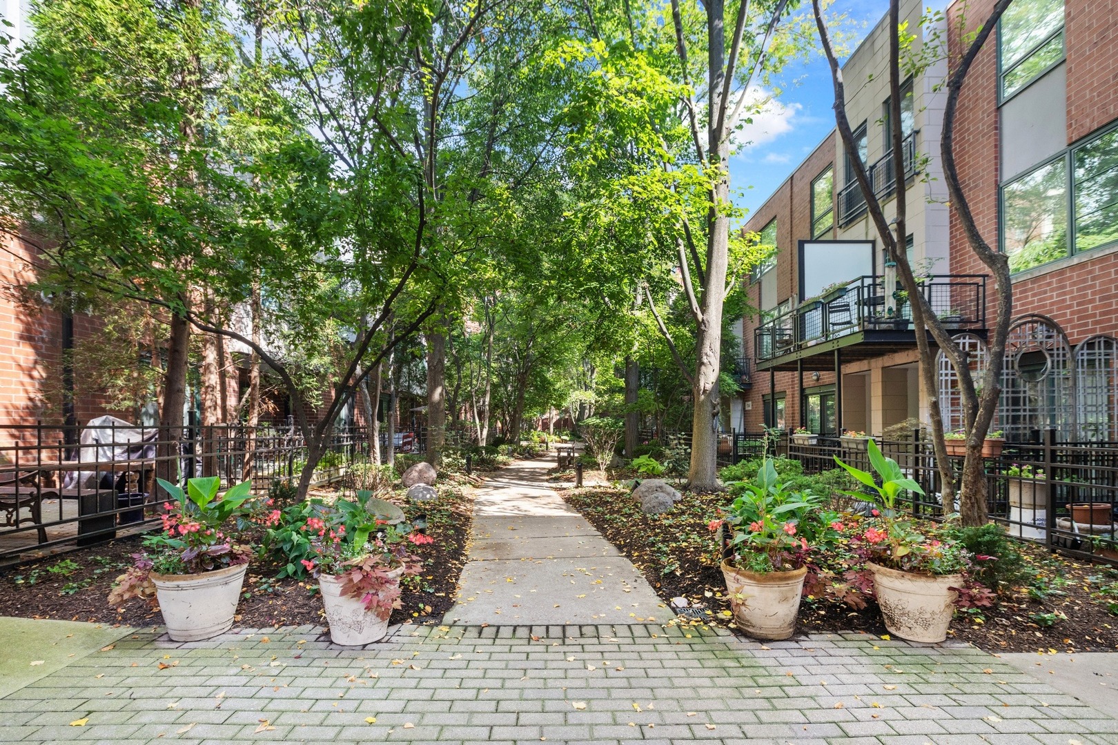 1716 E 54th Street Unit: I