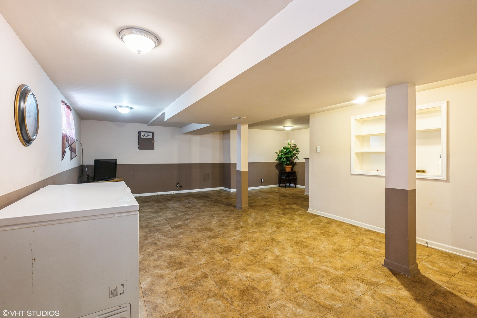 9823 S Ingleside Avenue