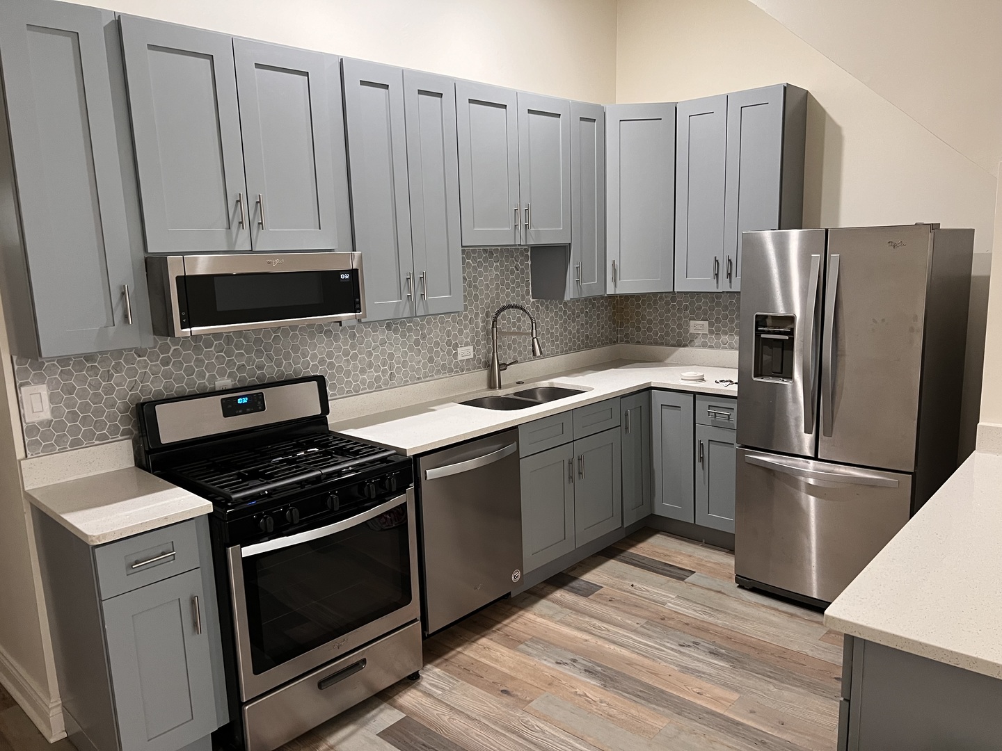 611 E 50th Place