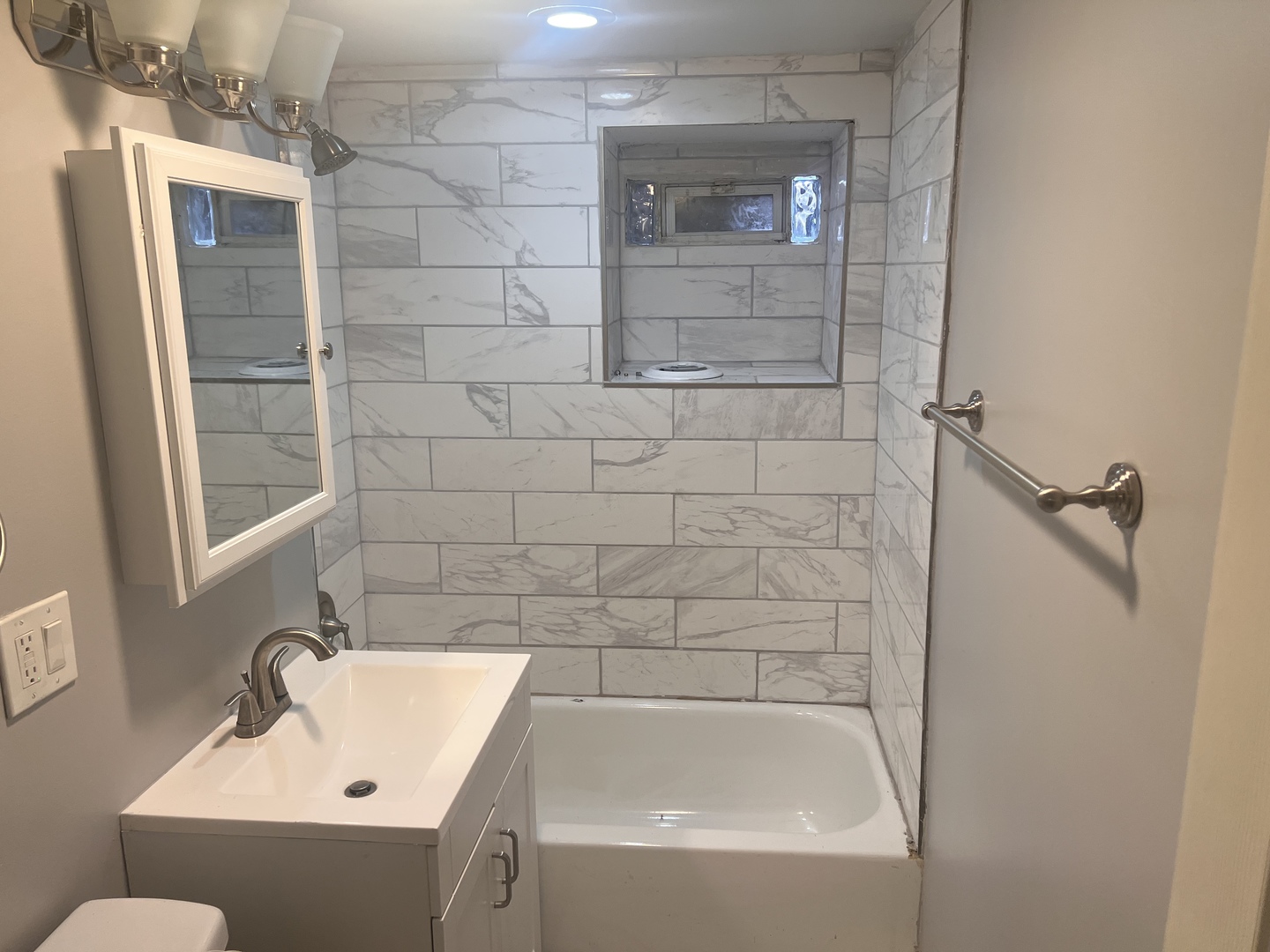 611 E 50th Place