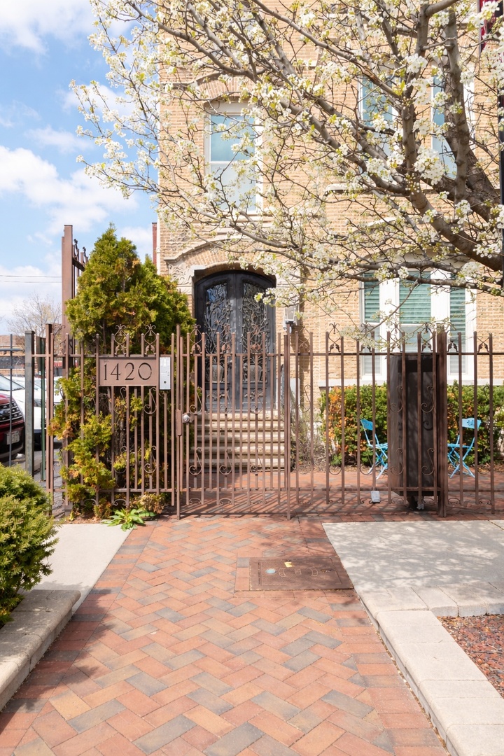 1420 W Fulton Street