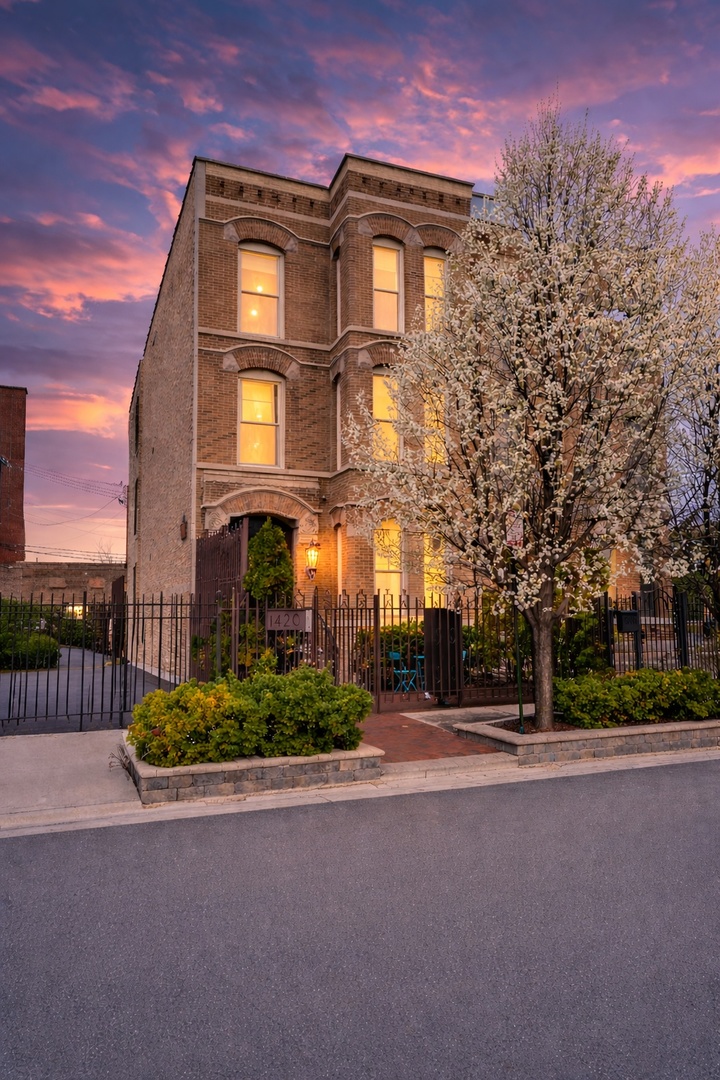 1420 W Fulton Street