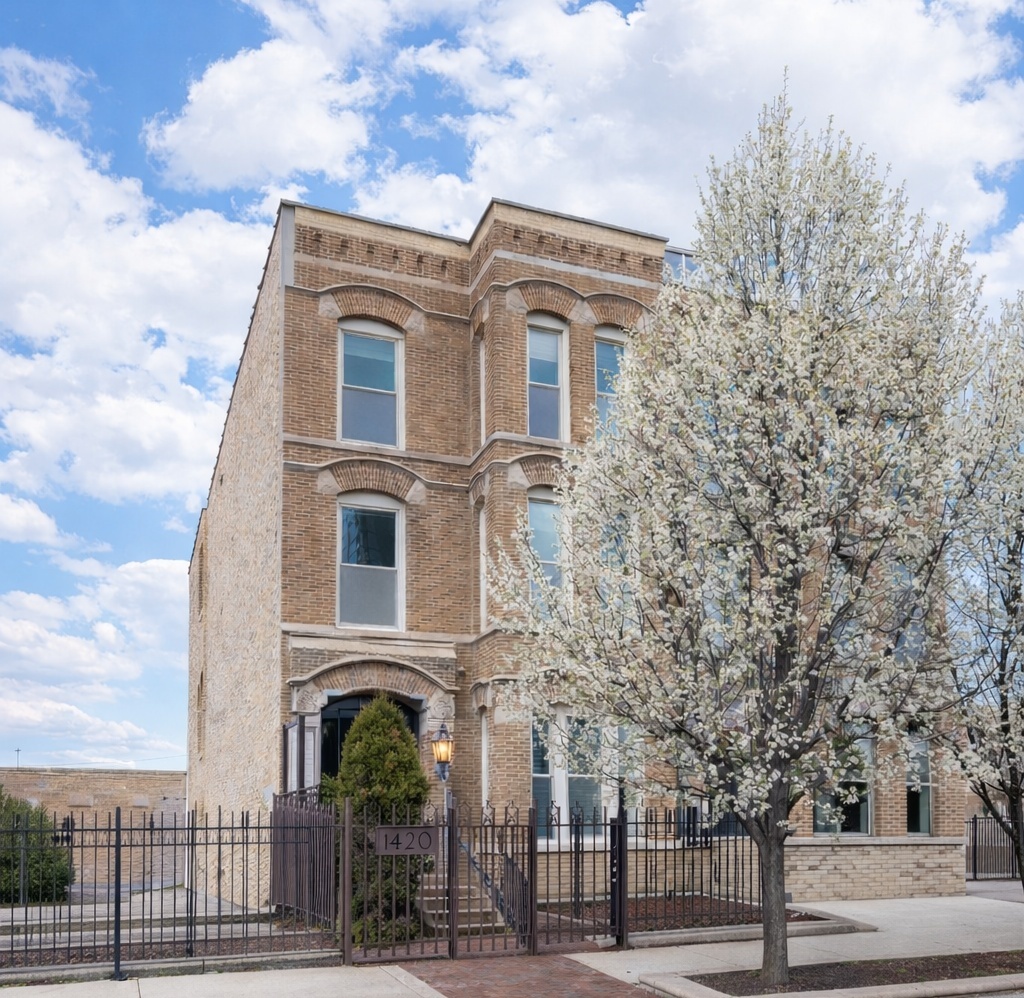 1420 W Fulton Street
